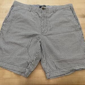 Men’s Size 38 Banana Republic Aiden Seersucker Shorts